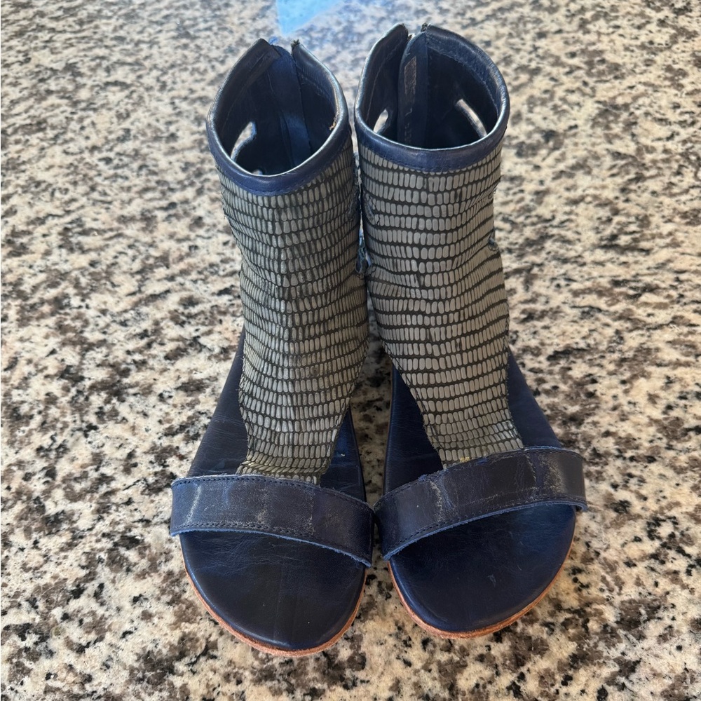 FREEBIRD DEVIL GLADIATOR SANDALS size 7